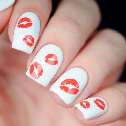 Kisses-for-Happy-Valentines-Day-Nails-3