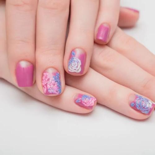 Light-Mauve-Nails-with-Roses-1