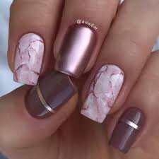 Light-Mauve-Nails-with-Roses-9