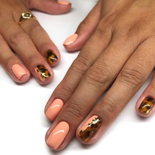 Light-Peach-Color-Nails-to-Refresh-Your-Look-1