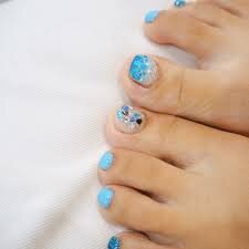 Light-Toe-Nail-Colors-To-Try-10