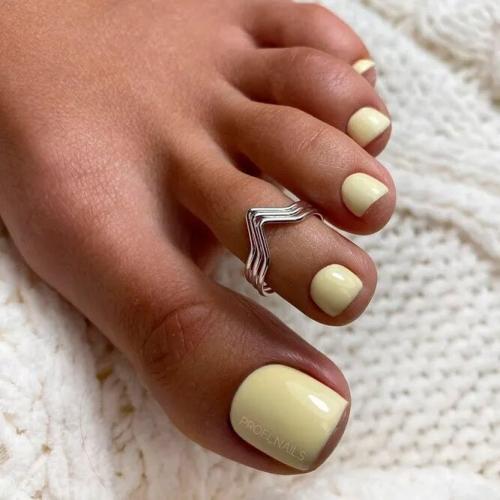 Light-Toe-Nail-Colors-To-Try-2