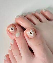 Light-Toe-Nail-Colors-To-Try-8