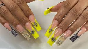 Light-in-the-Dark-Yellow-Mani-10