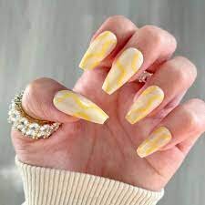 Light-in-the-Dark-Yellow-Mani-3