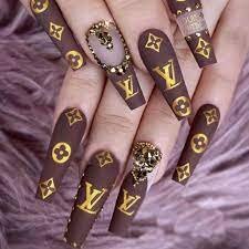 Louis-Vuitton-Luxury-Nail-Art-3