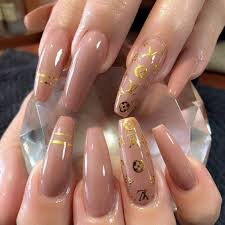 Louis-Vuitton-Luxury-Nail-Art-6