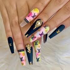 Louis-Vuitton-Luxury-Nail-Art-8