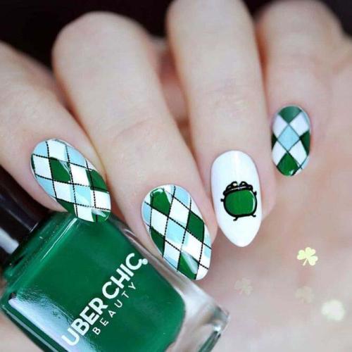 Lucky-Nails-With-Hand-Painted-Pot-of-Gold-1