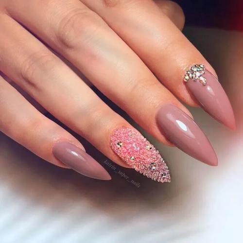 Luxury-Mani-With-Caviar-Accents-1