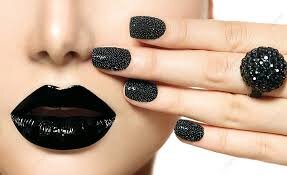 Luxury-Mani-With-Caviar-Accents-5