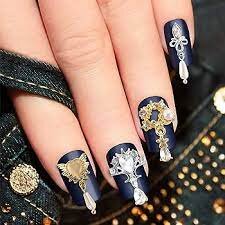 Luxury-Nails-With-Dazzling-Crystals-And-Studs-3