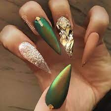 Luxury-Nails-With-Jewelry-Accents-3