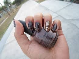 Manicure-with-Glitter-Accents-10