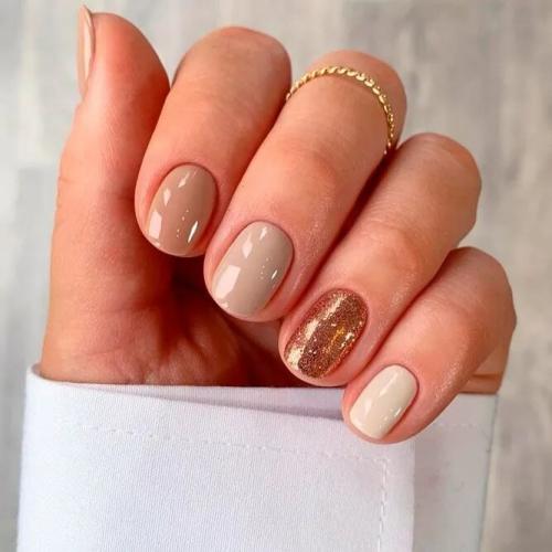 Manicure-with-Glitter-Accents-3