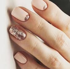 Manicure-with-Glitter-Accents-9