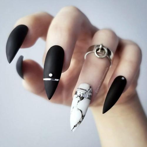Marble-Black-Stiletto-Nails-3