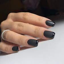 Matte-And-Glossy-Mix-For-Short-Coffin-Nails-2