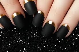 Matte-Black-Nails-10