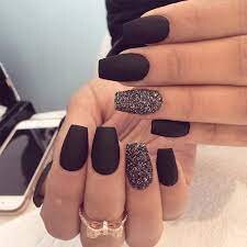 Matte-Black-Nails-2