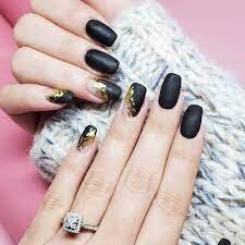 Matte-Black-Nails-7