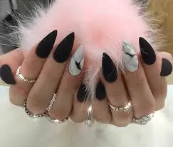 Matte-Black-Nails-and-Marble-3.jpg