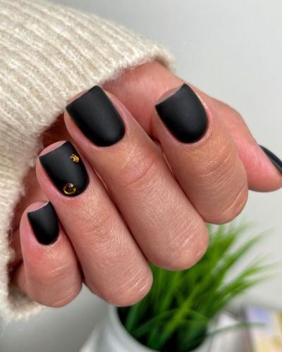 Matte-Black-Nails-with-3D-Nail-Art-1.jpg