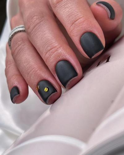 Matte-Black-Nails-with-3D-Nail-Art-2.jpg