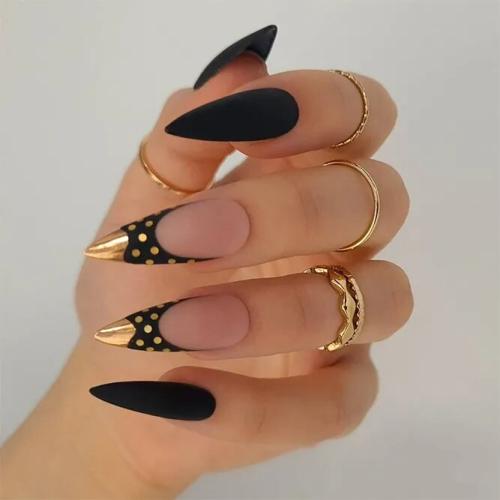 Matte-Black-Stiletto-Nails-1