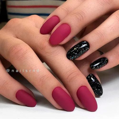 Matte-Black-and-Burgundy-Nails-2