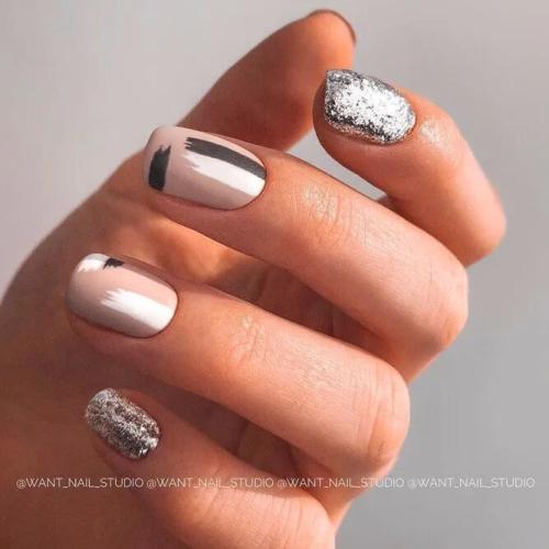 Matte-Nails-With-Glitter-Accent-1