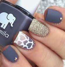 Matte-Nails-With-Glitter-Accent-10