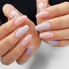 Matte-Nails-With-Glitter-Accent-6