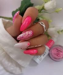 Matte-Nails-With-Glitter-Accent-7