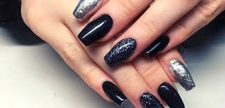 Matte-Nails-With-Glitter-Accent-8