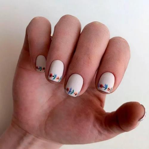 Matte-Nude-Nails-with-Flowers-2