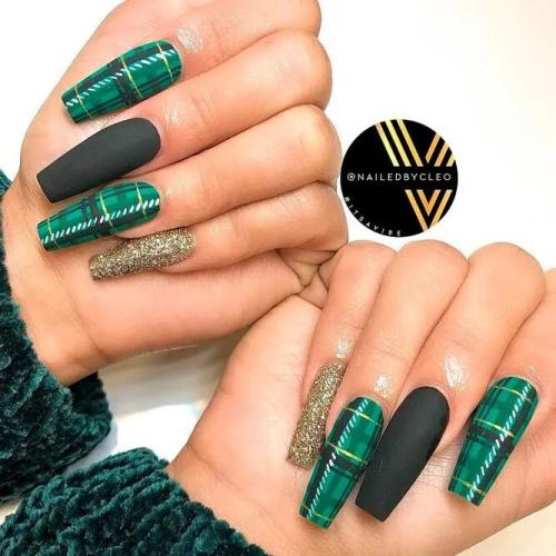 Matte-Plaid-For-Coffin-Shaped-Nails-1