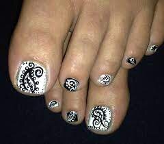 Mehndi-Art-for-Toes-and-Manicure-4