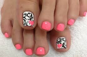 Mehndi-Art-for-Toes-and-Manicure-6