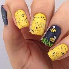 Messy-Yellow-Nail-Art-10