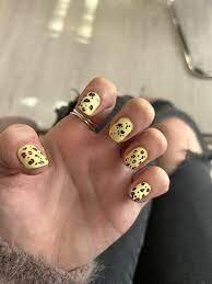 Messy-Yellow-Nail-Art-2