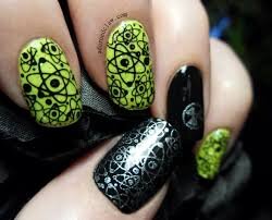 Messy-Yellow-Nail-Art-5