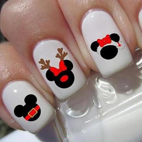 Mickey-Mouse-Christmas-Nails-1