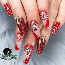 Mickey-Mouse-Christmas-Nails-6