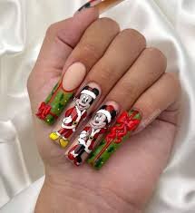 Mickey-Mouse-Christmas-Nails-7