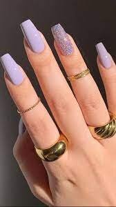 Minimalist-Homecoming-Nails-5