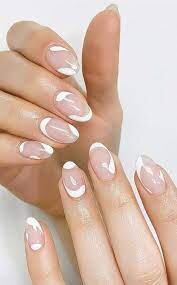 Minimalist-White-Nails-3