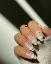 Minimalist-White-Nails-5