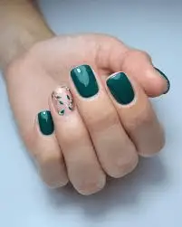 Minimalistic-And-Cute-Holiday-Nails-5