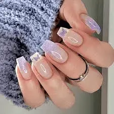 Minimalistic-And-Cute-Holiday-Nails-7